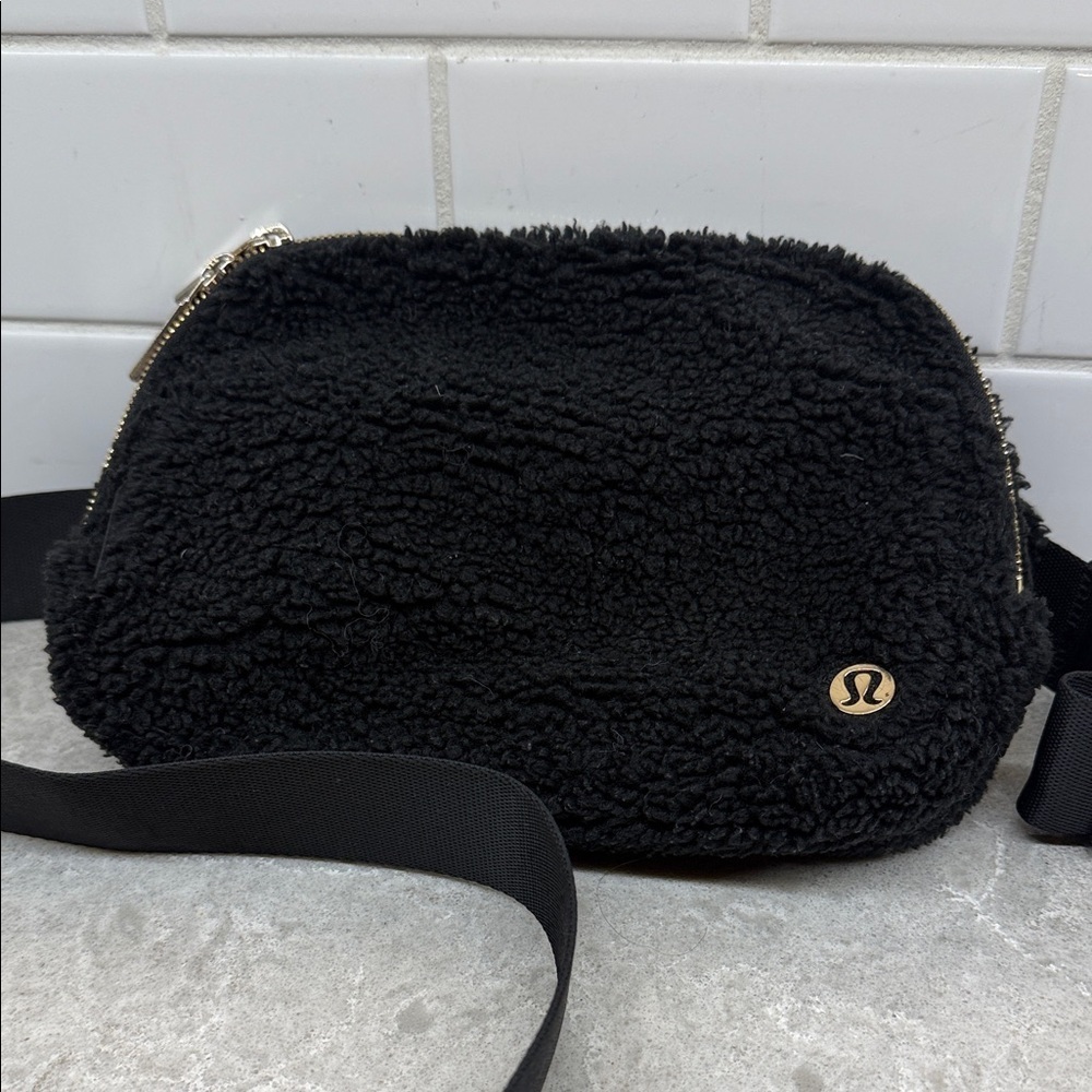 lululemon athletica Black Textured Crossbody Bag. Great condition